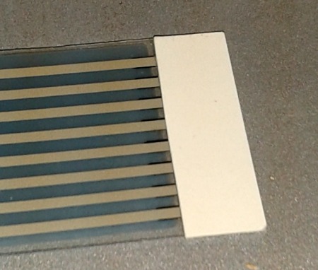 Membrane tail fitted with a cardboard stiffener